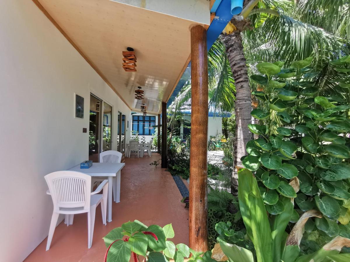 Blue Water Thoddoo Inn エクステリア 写真